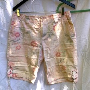 Size 10 Caribbean Joe shorts W/ ties on bottom, light pink print. Like new.